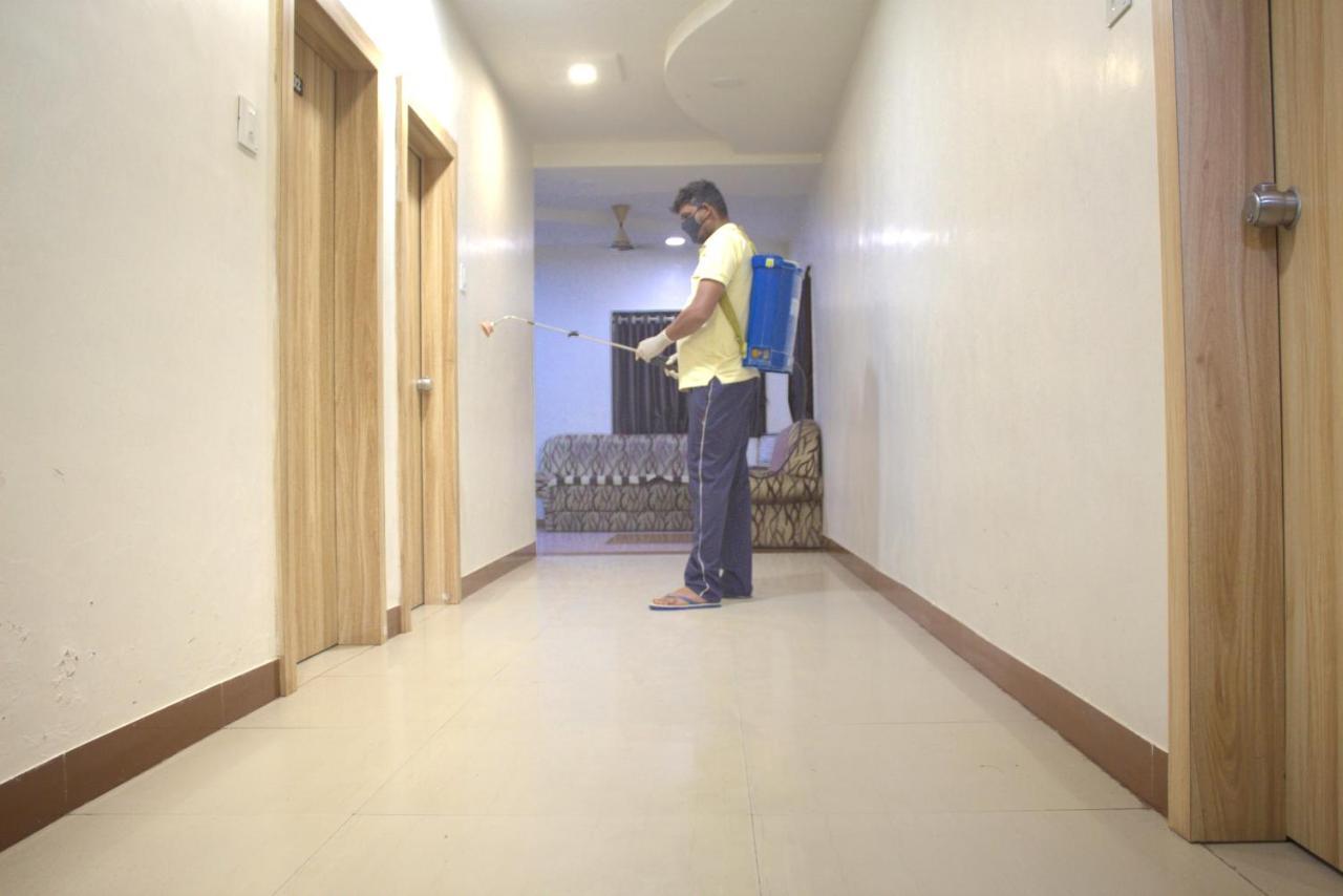 Hotel Shri Radhe Somnath Bagian luar foto