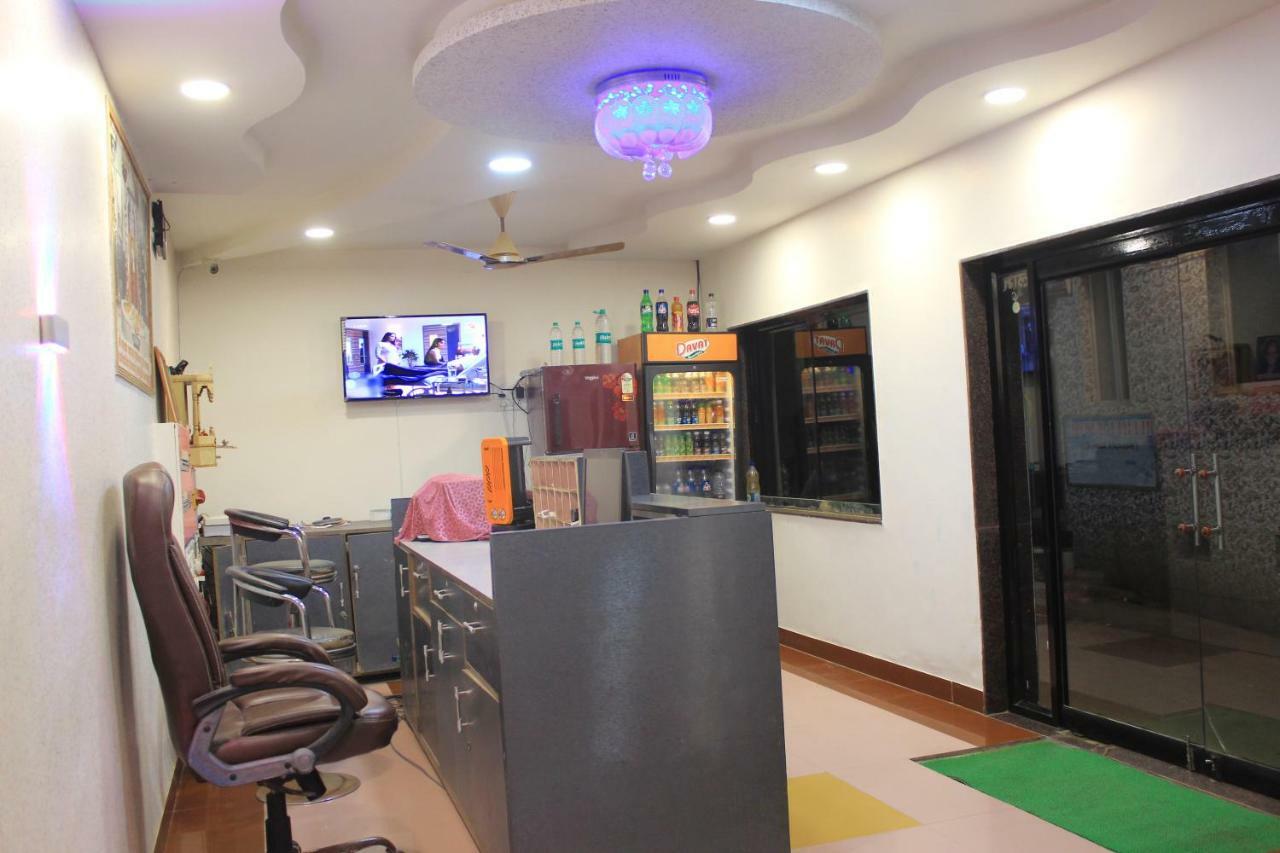 Hotel Shri Radhe Somnath Bagian luar foto